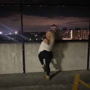 Meet your Posher, Adriana